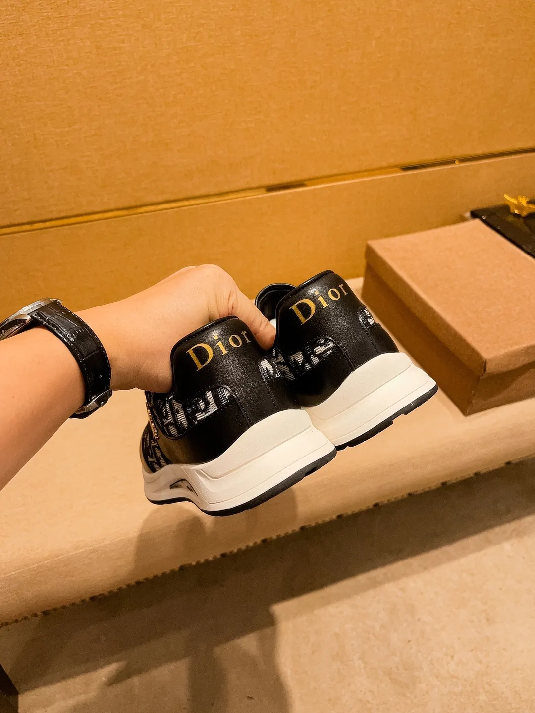 Men's shoes 💰 420💰🔥【Dior】🔥High-end brand of men's shoes official website 1:1 latest masterpiece: the upper is made of Italian imported first-layer cowhide with technical cloth fabric, the original comfortable and breathable lining ➕the original non-slip and wear-resistant outsole🔥, making walking more convenient and comfortable! An exclusive new model, a stunning work, a beautiful 1:1 replica [color] compared to the official quality! Create a fashionable personality to set off your uniqueness! A must-have for trendy men! Classic🔥Size: 38-44 Color: 🔥 2⃣️colors available🔥